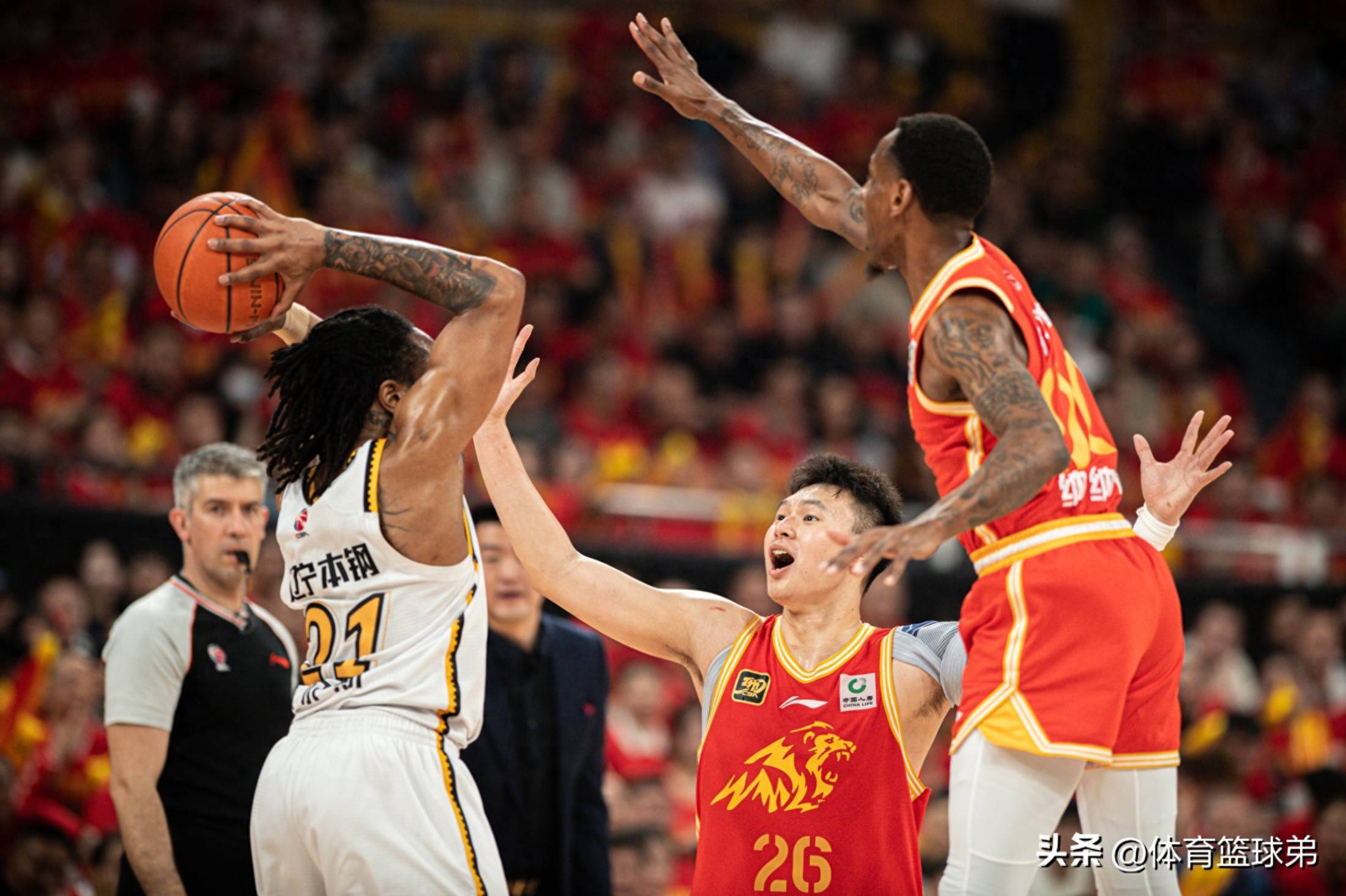 精彩绝伦的CBA比赛,谁将逆袭夺冠? 精彩绝伦的CBA比赛,谁将逆袭夺冠?