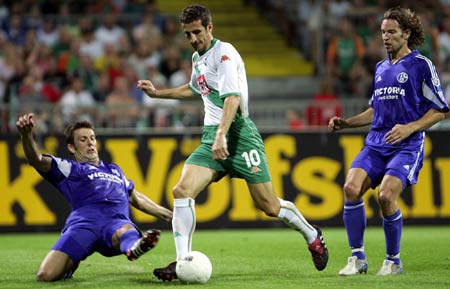 沙尔克战胜不莱梅，取得连胜势头