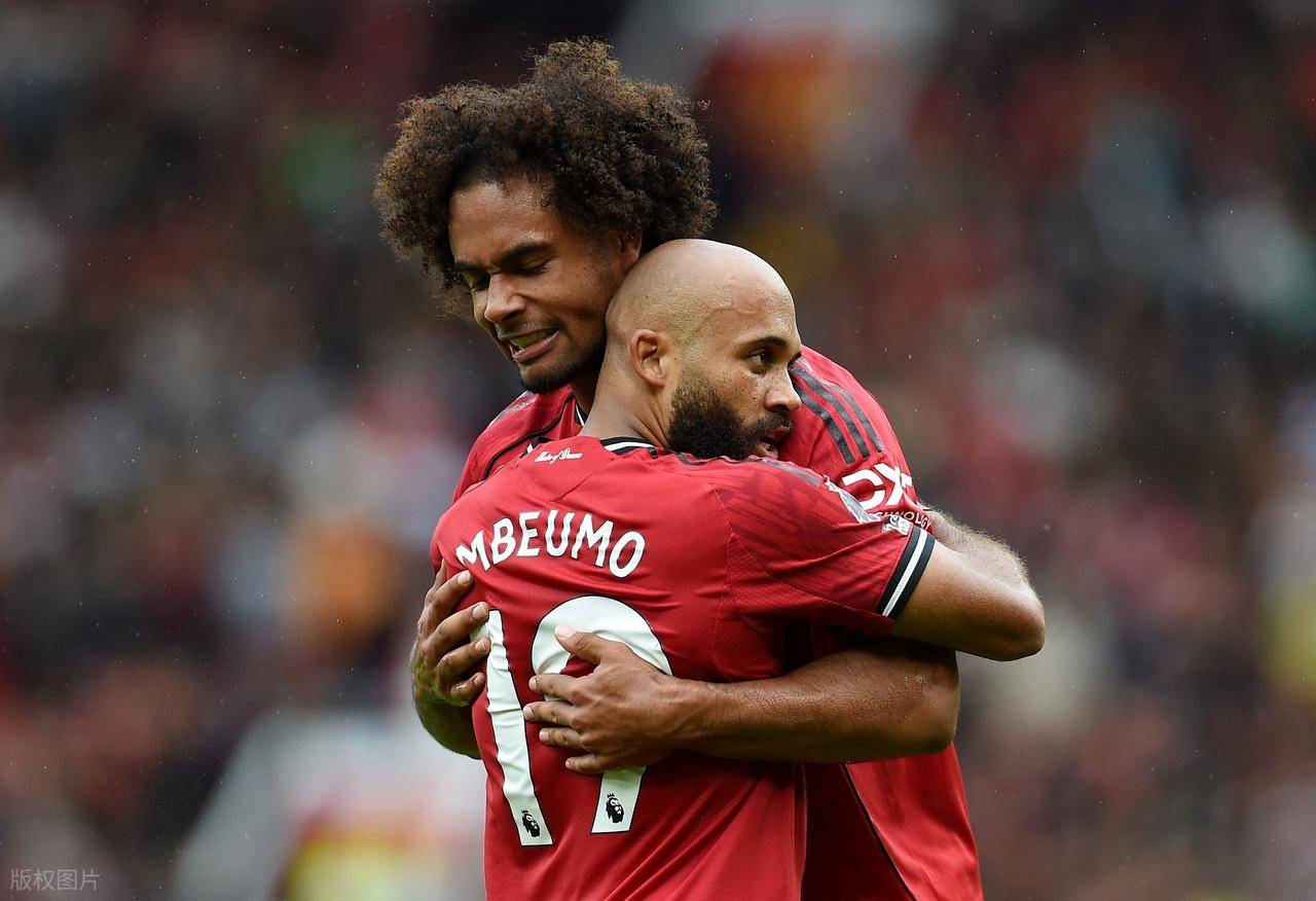 曼联主场大胜桑德兰,攻防两端展现全面实力 曼联主场大胜桑德兰,攻防两端展现全面实力