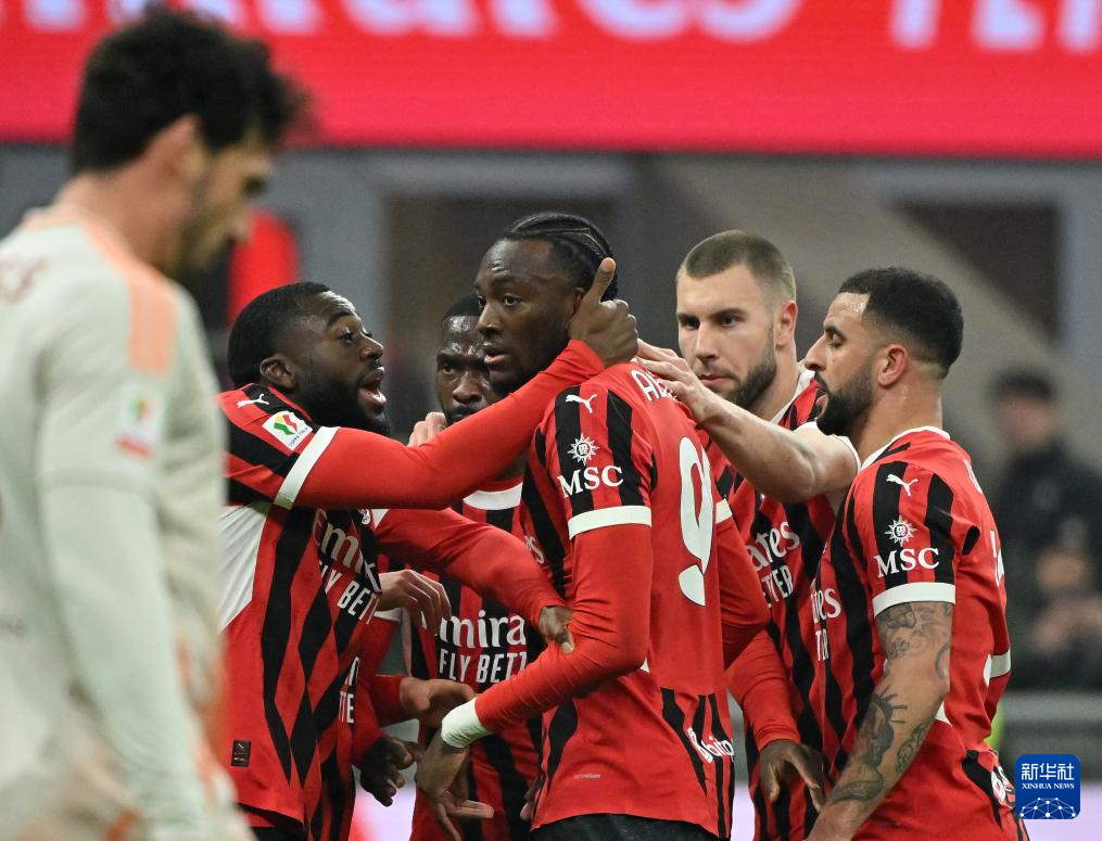 包含罗马球迷狂欢,球队晋级意大利杯八强的词条 包含罗马球迷狂欢,球队晋级意大利杯八强的词条