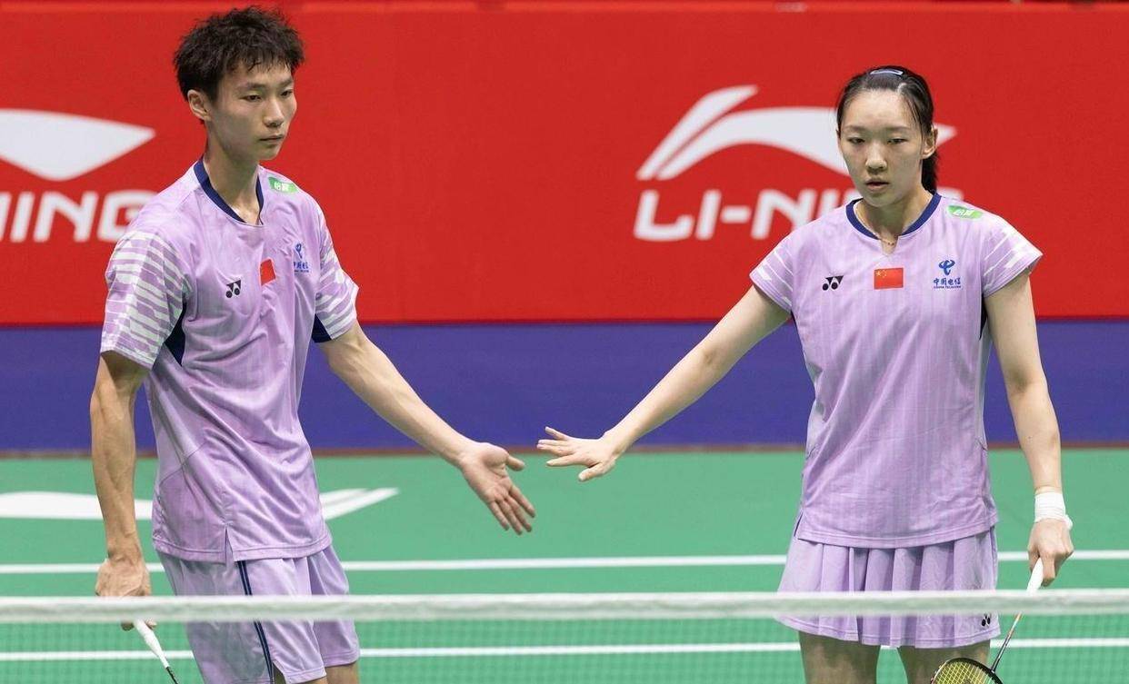 包含丹麦羽毛球队爆冷日本羽毛球队，辛杜三分雨点燃全场的词条