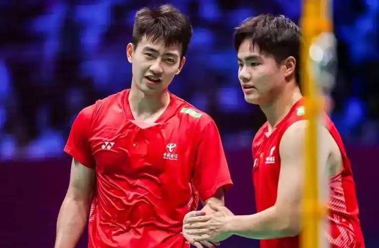 包含丹麦羽毛球队爆冷日本羽毛球队，辛杜三分雨点燃全场的词条