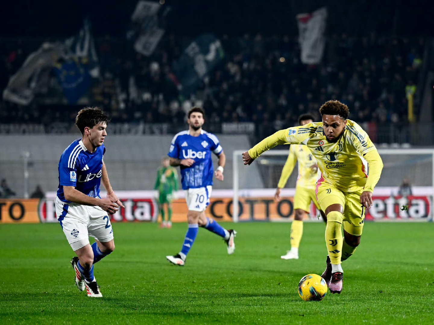 尤文图斯客场绝杀乌迪内斯,豪取三分 尤文图斯客场绝杀乌迪内斯,豪取三分