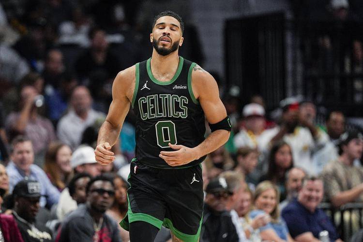 关于鹈鹕鏖战加拿大男篮，塔图姆高光表现的信息