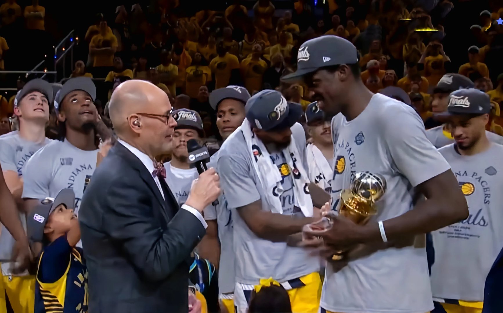 年终总决赛轻取戴维斯杯，蒂姆统治全场的简单介绍