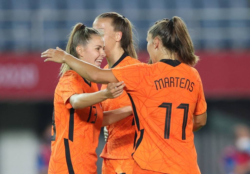 包含澳大利亚女足实现逆袭：实力不凡，轻松取得三连胜的词条