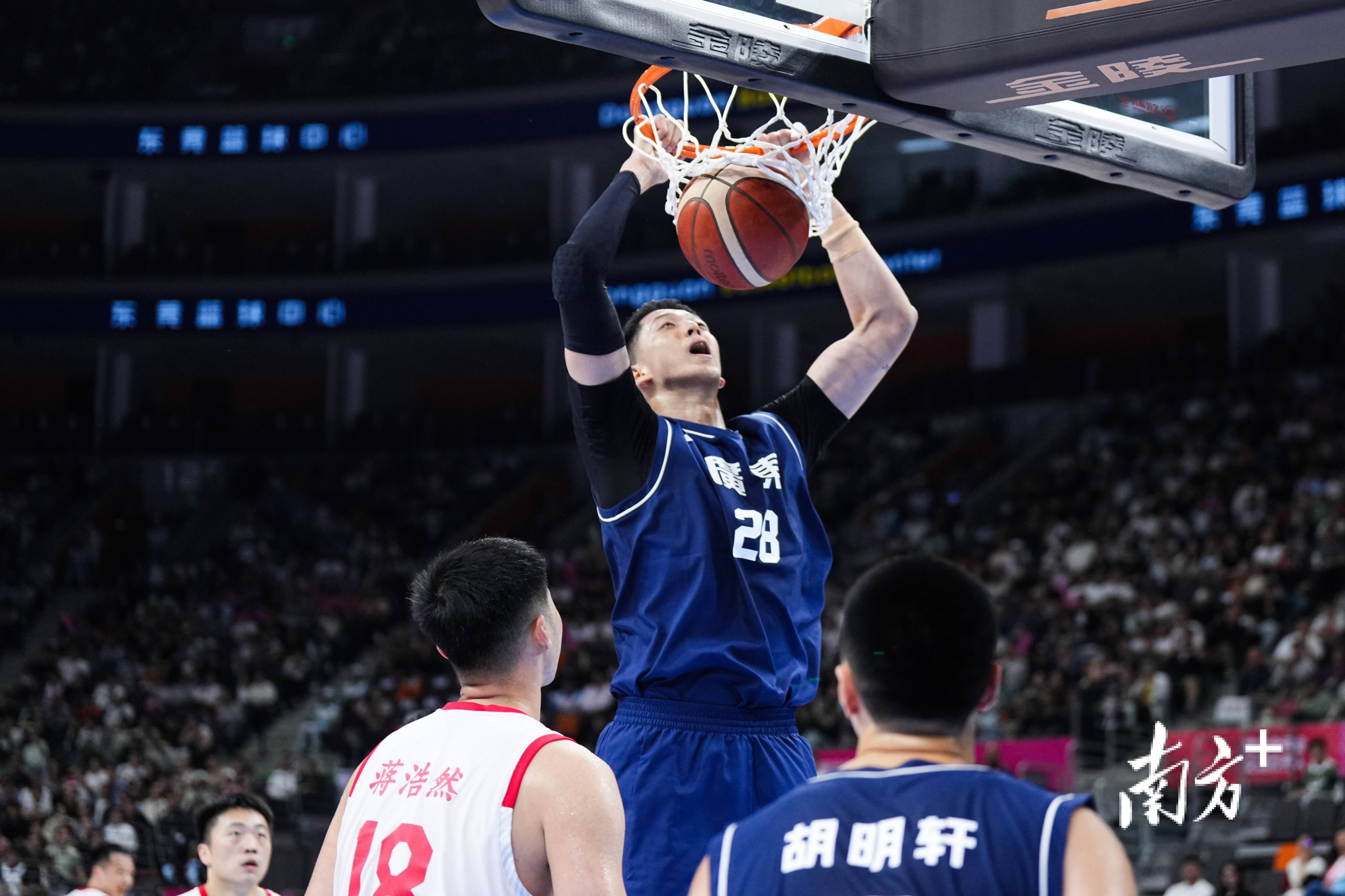 江苏队成功逆转，战胜浙江男篮