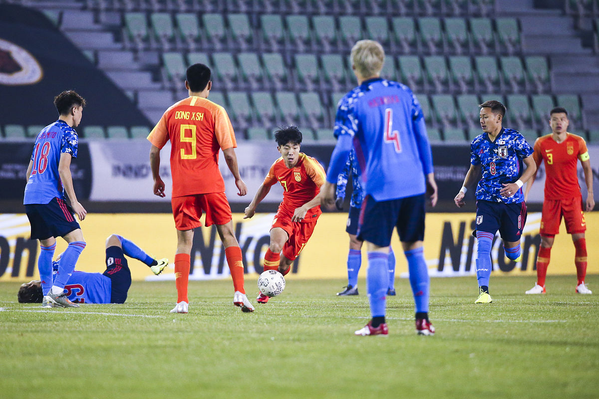 国内足球比赛成为人们追逐焦点