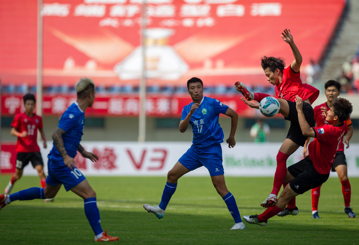 国内足球比赛成为人们追逐焦点