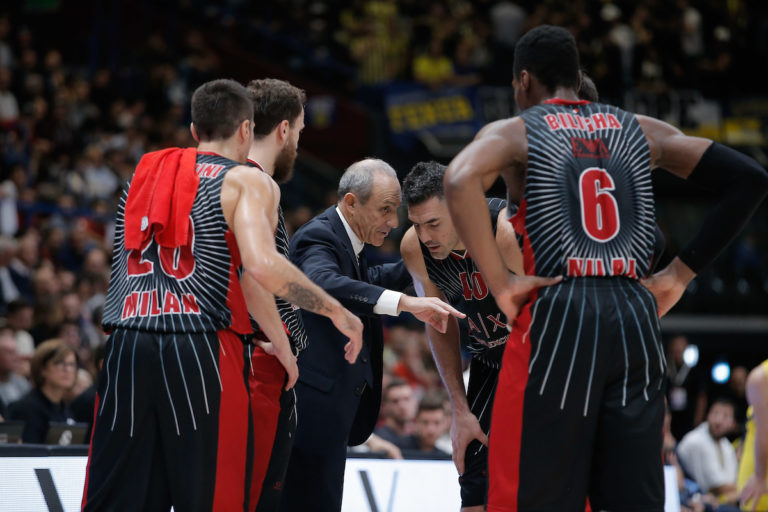 土耳其-纽约篮球联盟再次开展比赛，球迷热情高涨