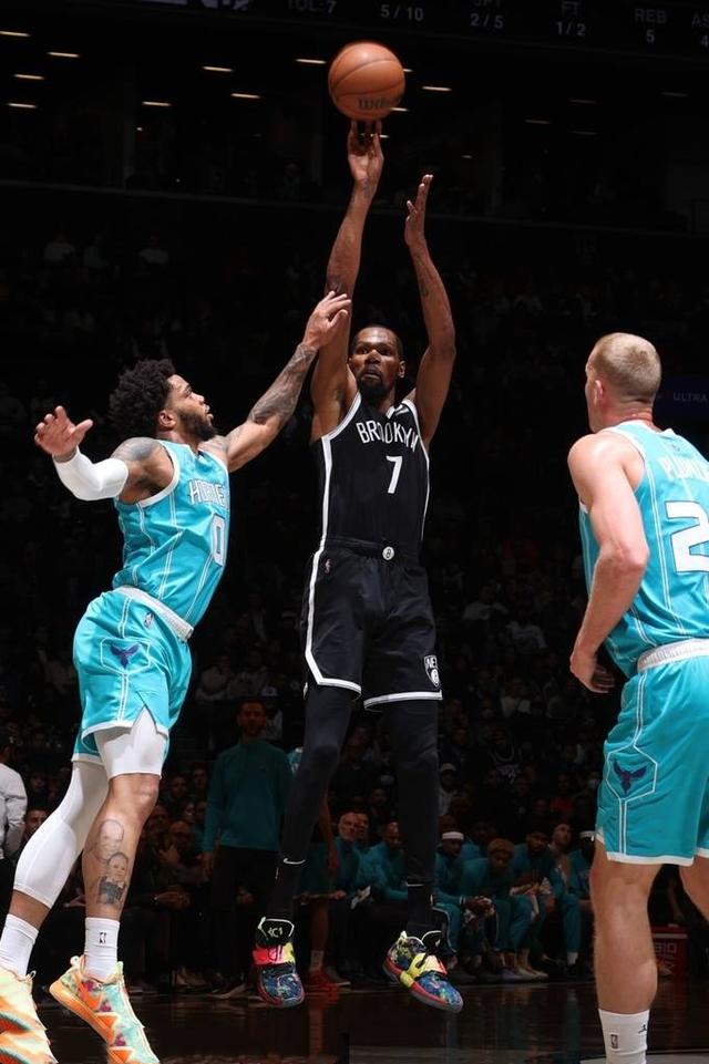 黄蜂队惨遭逆转,噩梦般的比赛的简单介绍 黄蜂队惨遭逆转,噩梦般的比赛的简单介绍