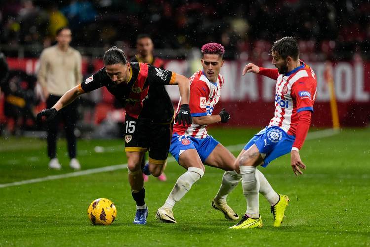 包含利万特接连惨败，陷入保级泥潭的词条