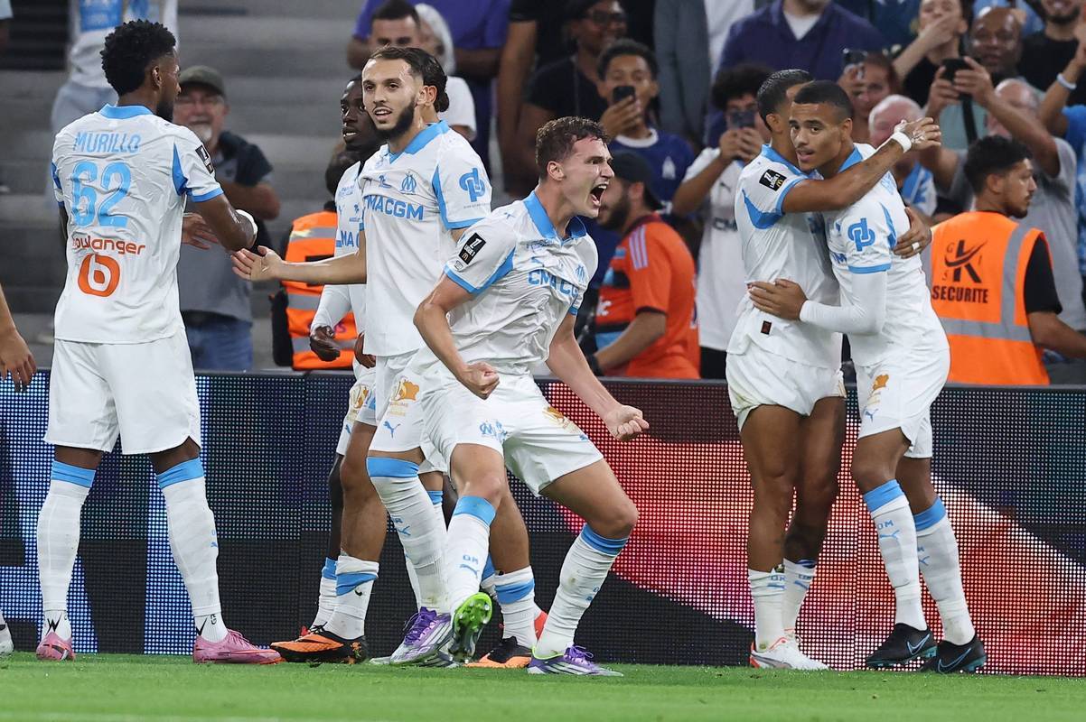 尼斯在主场不敌洛里昂,遗憾失利 尼斯在主场不敌洛里昂,遗憾失利