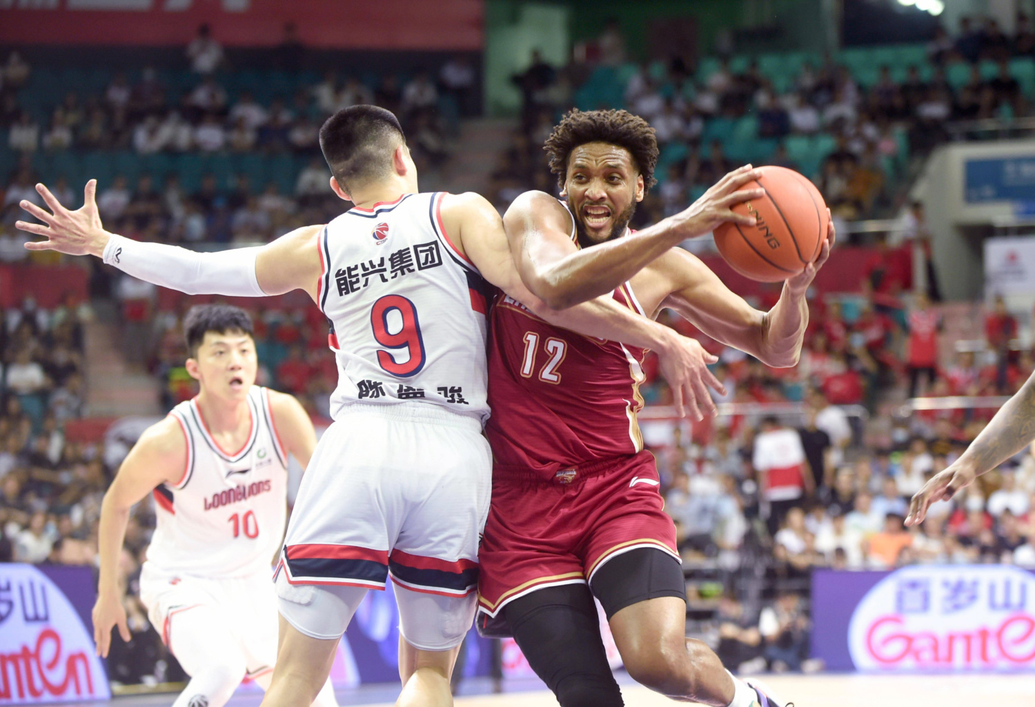 开云体育下载-山东鲁能队攻守兼顾，备战季后赛争取胜利的简单介绍