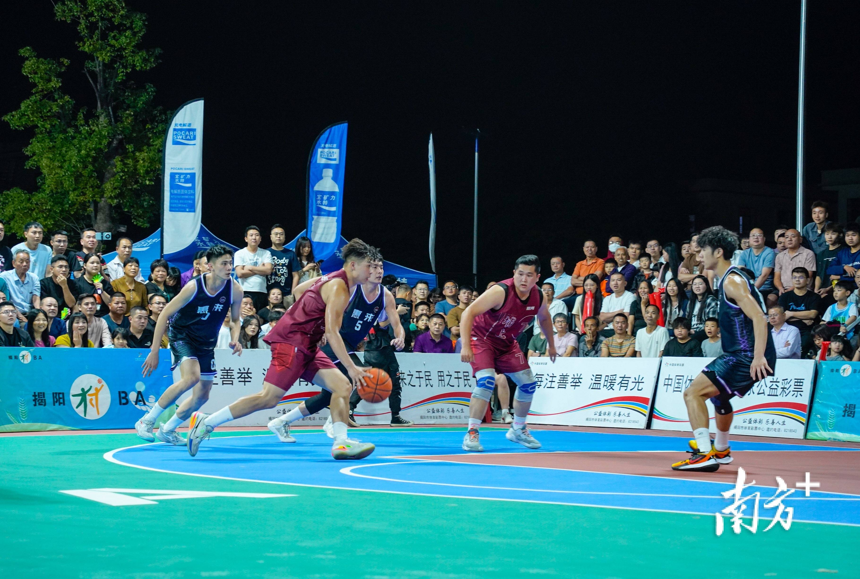 精彩的球场对决引来无数观众