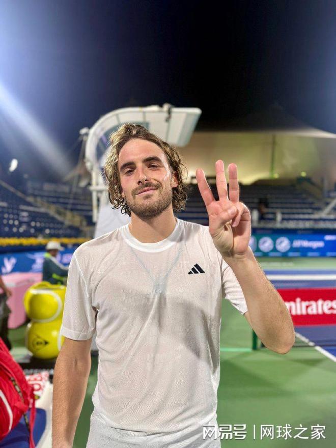 包含英国网球队力克世界网球队，西西帕斯关键制胜的词条