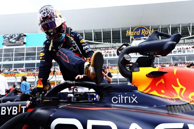 红牛车队险胜迈凯伦，佩雷兹状态火热的简单介绍