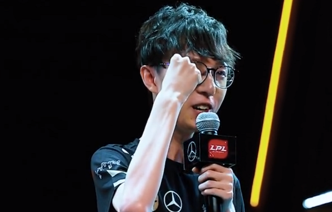 包含FPX翻盘TSM，Tarzan打破历史纪录的词条