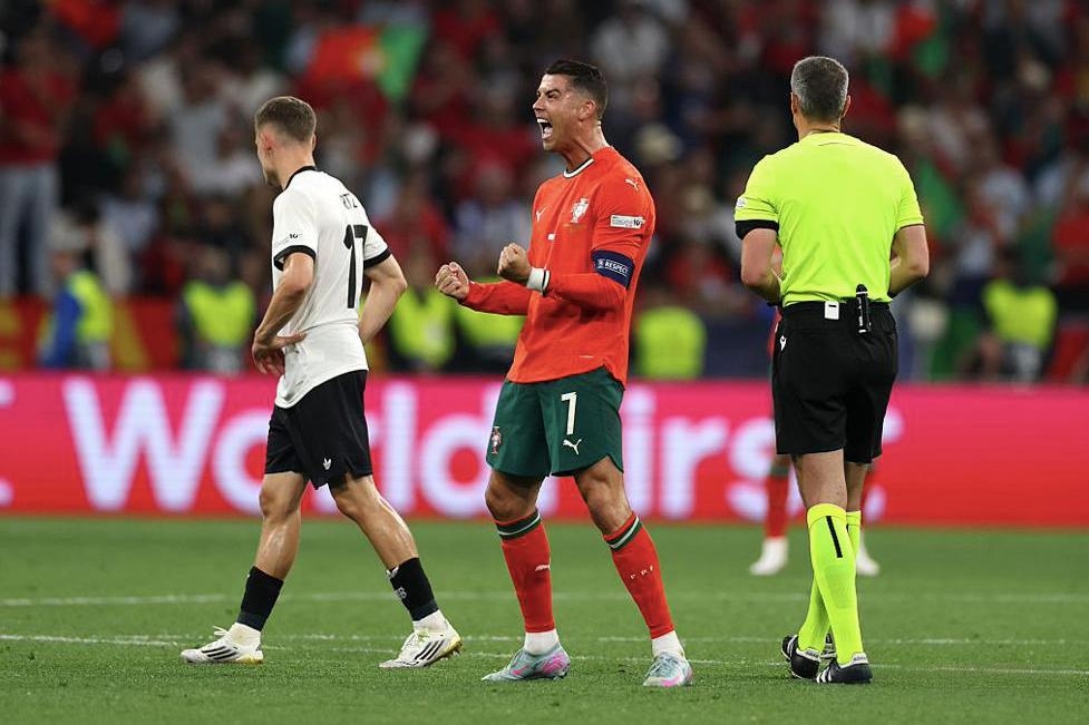 包含荷兰鏖战法国，莫德里奇三分雨点燃全场的词条