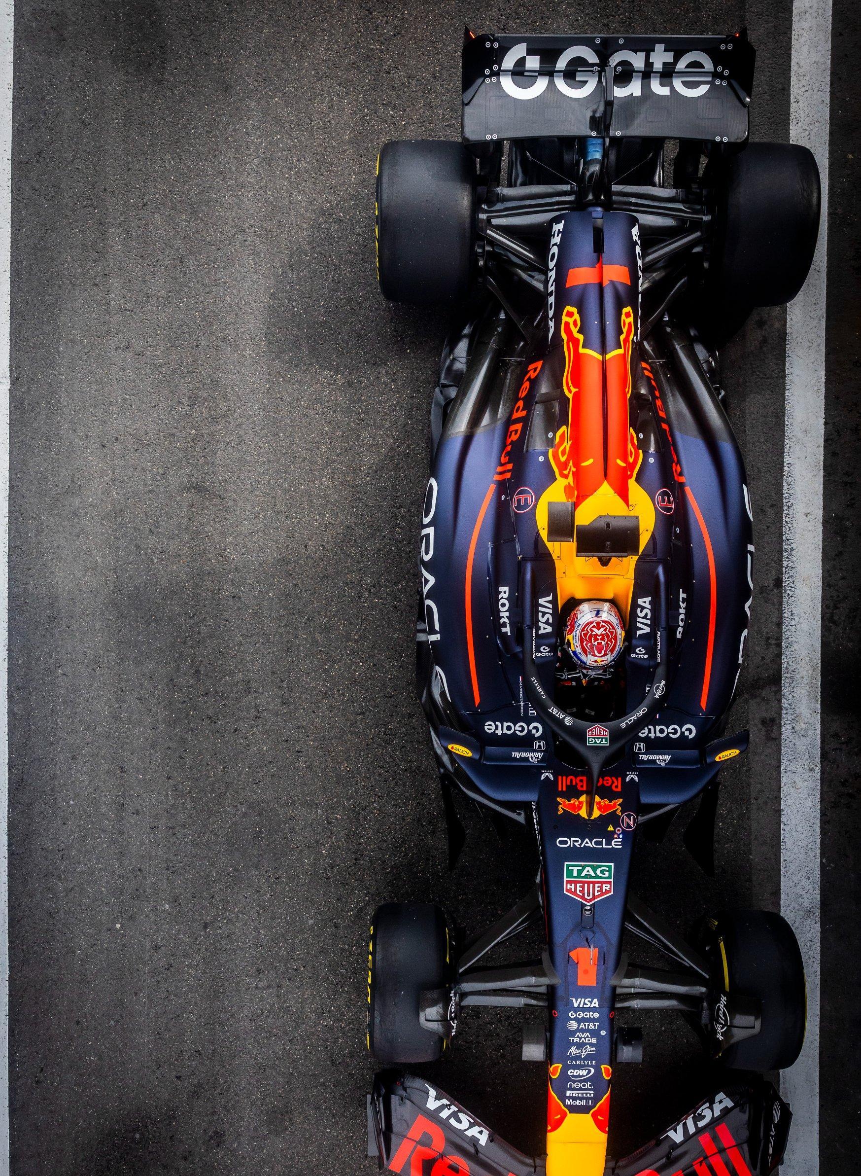 阿斯顿马丁碾压索伯车队，皮亚斯特里点燃赛场