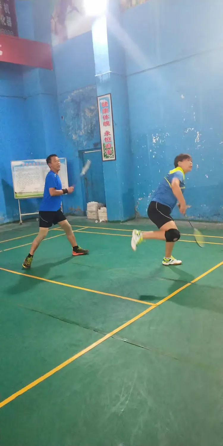 包含泰国羽毛球选手奋力拼搏，取得胜利的词条