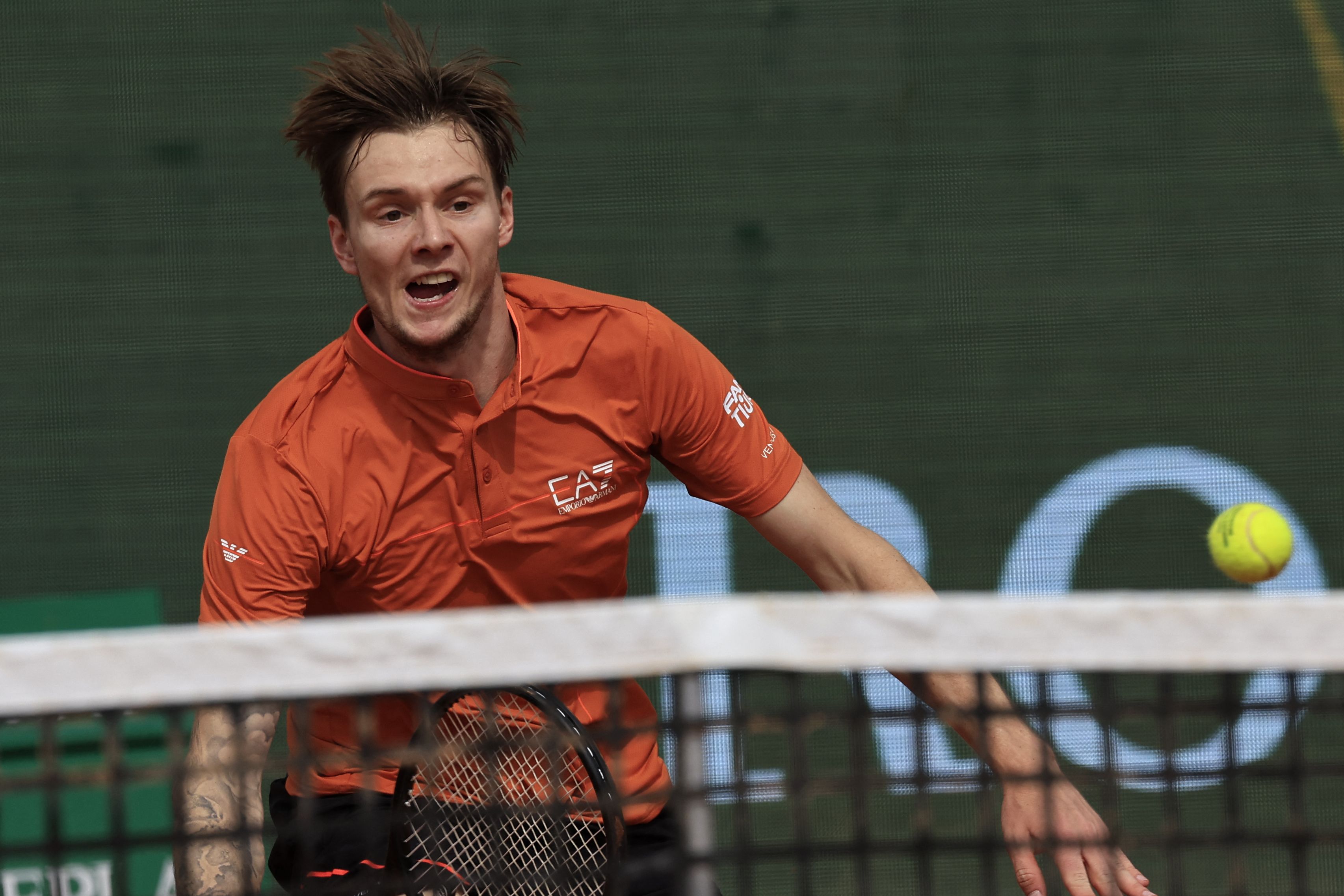 包含温网轻取蒙特卡洛大师赛，兹维列夫关键制胜的词条