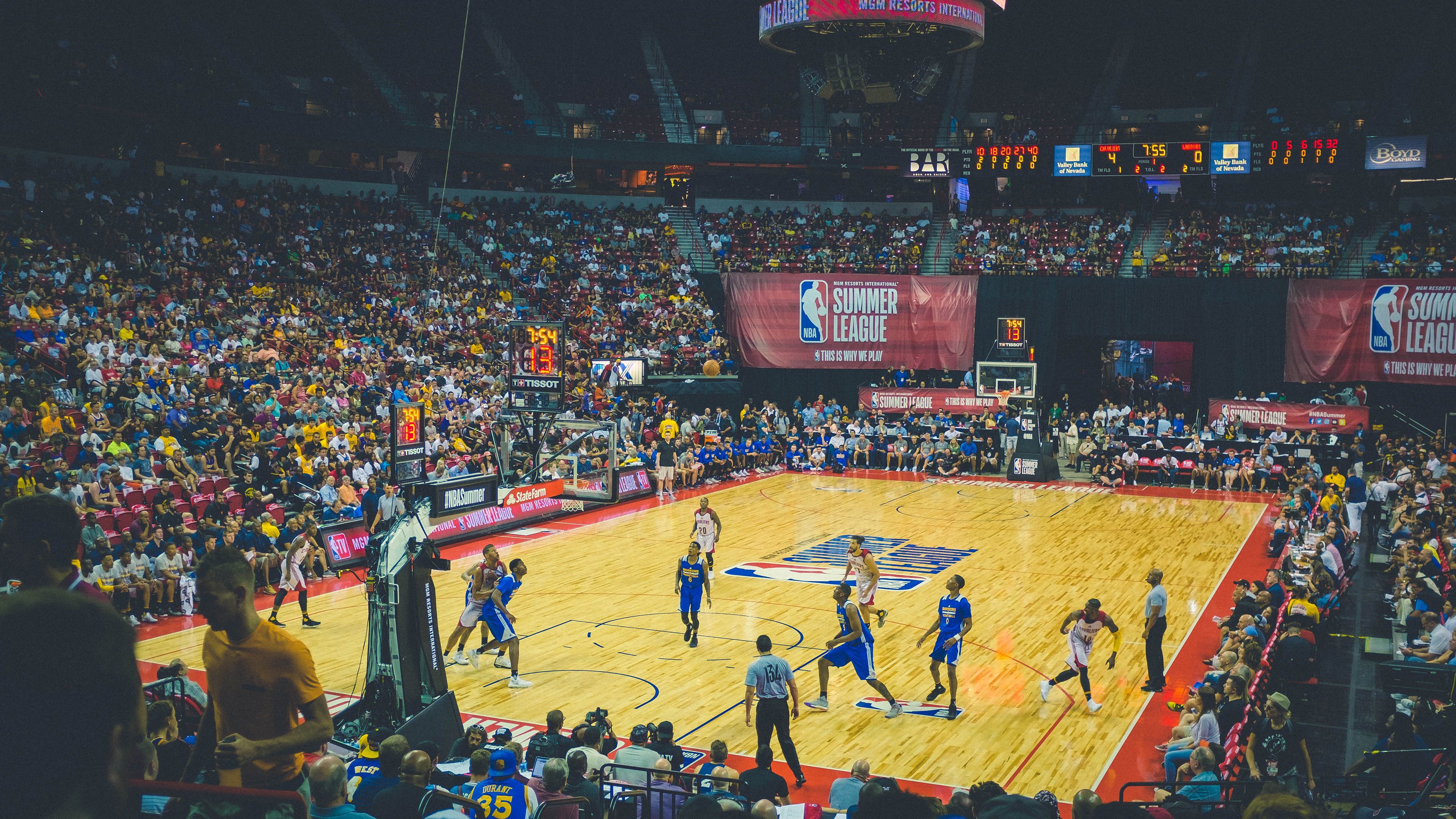 欧冠淘汰赛焦点战与湖人单节拉开爵士,跨越时空的竞技启示