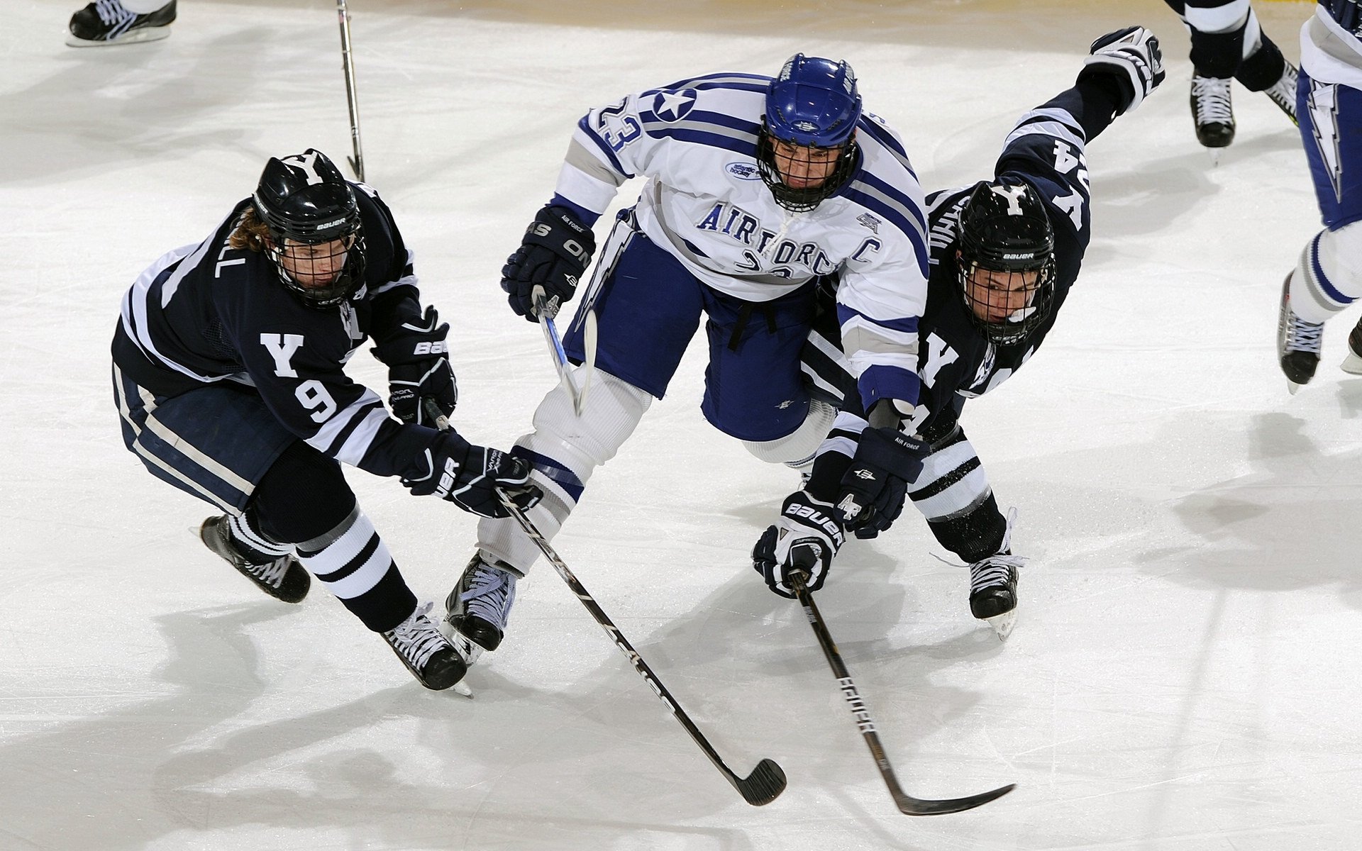 欧冠淘汰赛之夜，武切维奇关键回合不手软，一球定乾坤